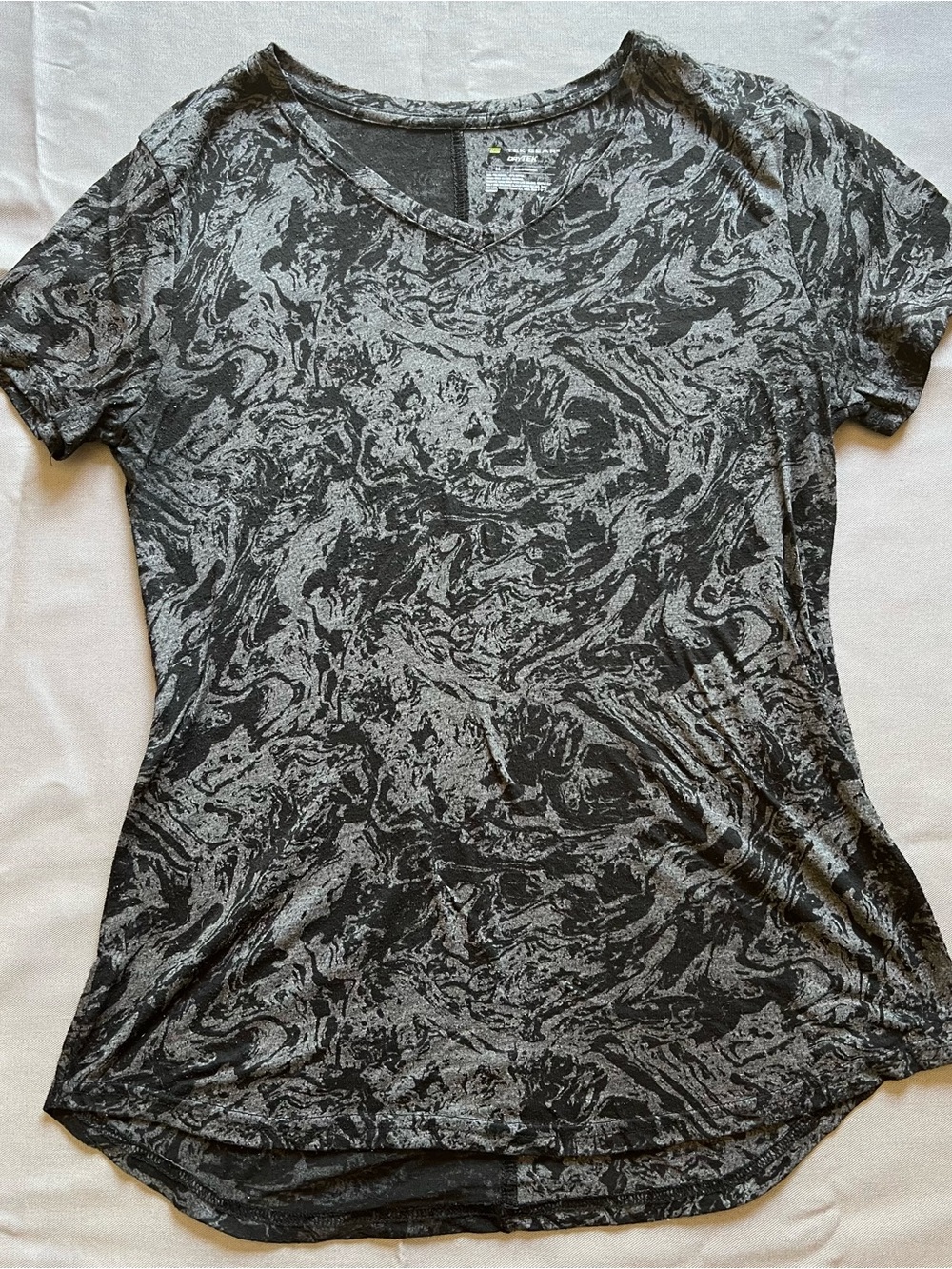 Women's Marble-Print V-Neck Short Sleeve Tee - Black/Gray
